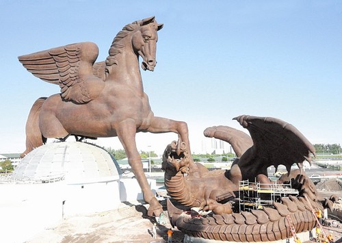 宇達(dá)青銅雕塑《馬與龍》落座邁阿密（深圳雕塑公司 深圳鑄銅雕塑公司 深圳不銹鋼雕塑公司 深圳雕塑）